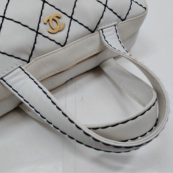 CHANEL White Quilted Handbag - Picture 8 of 13
